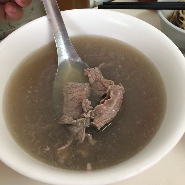 台南長榮牛肉湯，讓你吃出牛肉的鮮甜與膠質