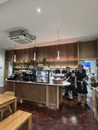 Yellow Lane คาเฟ่ในสวนใจกลางอารีย์ 