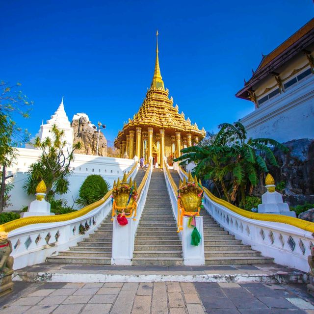 วัดพระพุทธบาท ราชวรมหาวิหาร รอยพระบาทพระพุทธเจ้า