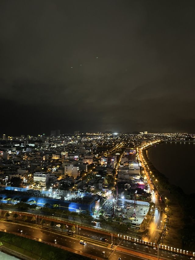 Fivitel Da Nang Hotel: Has Amazing View🏨🇻🇳