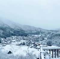 大雪中的白川鄉