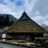Kayabuki No Sato หมู่บ้านเก่าอันแสบสงบ