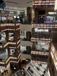 韓国/京畿道【水原】ピョルマダン図書館