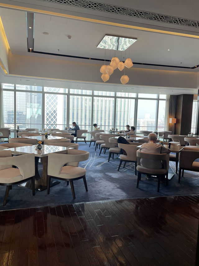 「深圳前海華僑城JW萬豪酒店，行政樓層享受下午茶和晚餐」