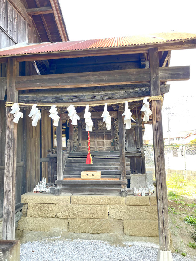 【三ツ木神社/神奈川県】オレンジに染まった石像が出迎える