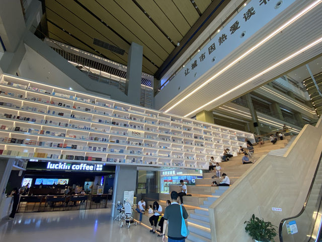 自成一格的深圳書城 自成一格的深圳書城