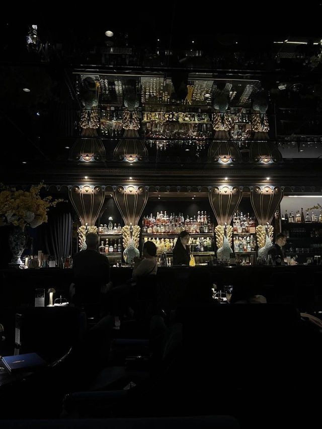 프렌치 감성의 무드를 느낄수 있는 레스케이프 호텔, 마크다모르 바🥂