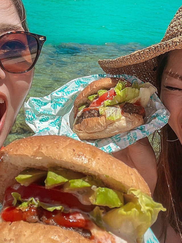 【宮古島】ポップなペイントアートが可愛すぎるハンバーガーやさん
