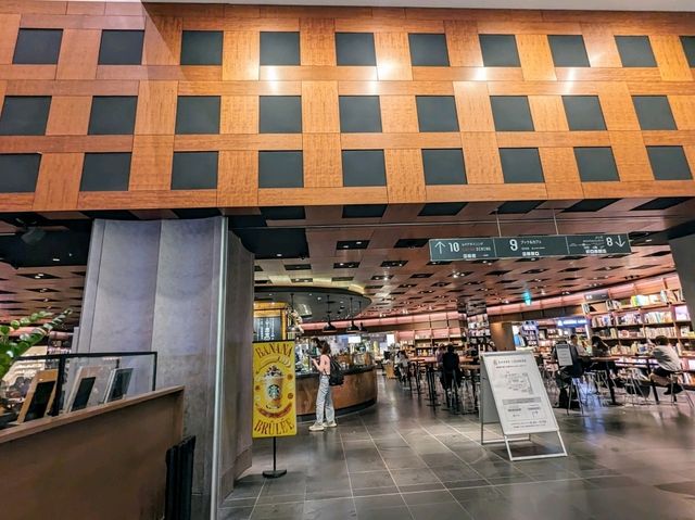 日本大阪-大阪梅田免費賞夜景逛街的好去處：時空の広場
