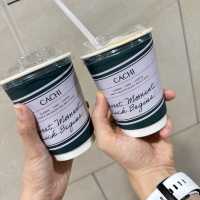 케이크를 함께 즐기는 성수역 꽃집