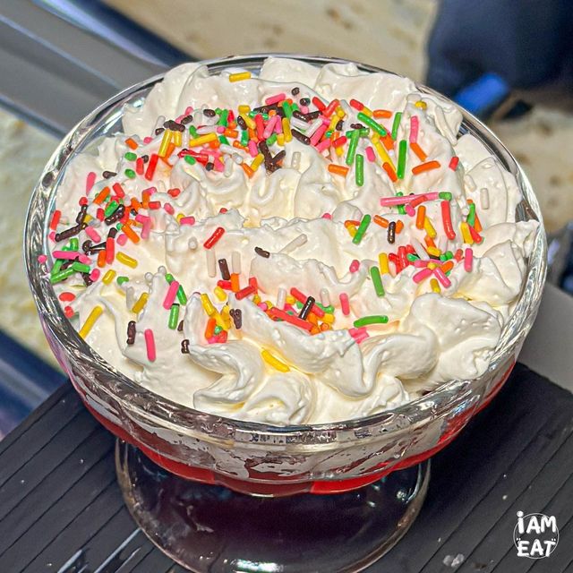 คาเฟ่ไอติมโฮมเมดตกแต่งฟีลยุค90