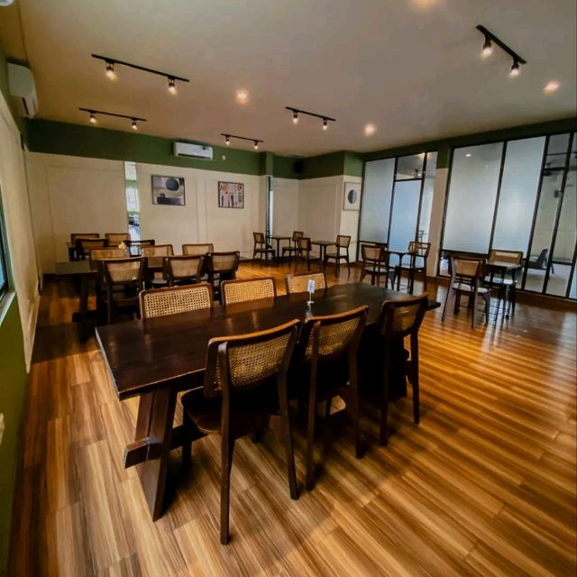 NUJU COFFEE | SUPER COMFORTABLE WITH INDOOR & OUTDOOR,FREE WIFI AND THERE'S ALSO A PHOTOBOOK SPACE