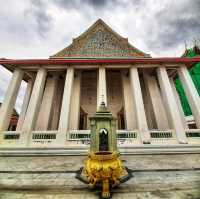 สักการะพระพุทธไตรรัตนนายก ซำปอกง ที่วัดกัลยาณ์