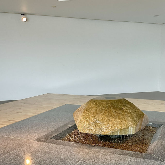 玻璃金字塔-自然、藝術、環保相結合美術館