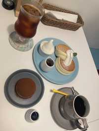 【カナの魔法たまごCafe】 パンケーキと可愛らしいライトブルー