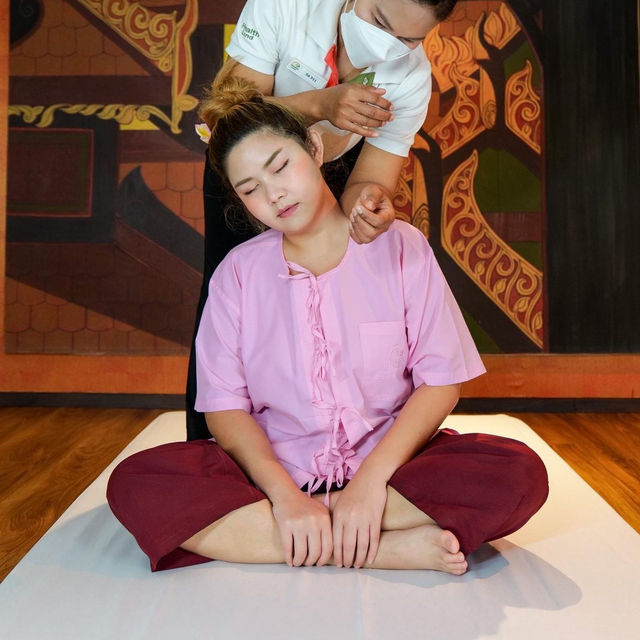 พักโรงแรมพร้อมนวดผ่อนคลาย Health Land Resort & Spa