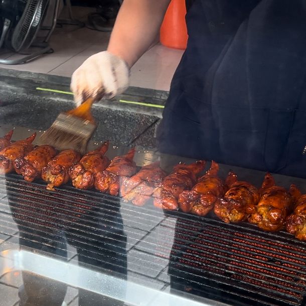ไก่ยัดไส้ข้าวเหนียว ร้านดังข้างสถานีรถไฟShifen