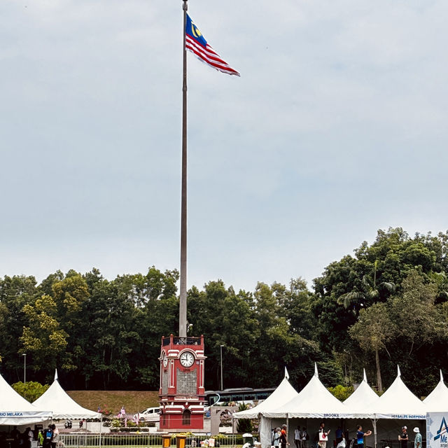 "Celebrating National Day at Dataran Ayer Keroh: A Melaka Tradition of Patriotism and Festivities"