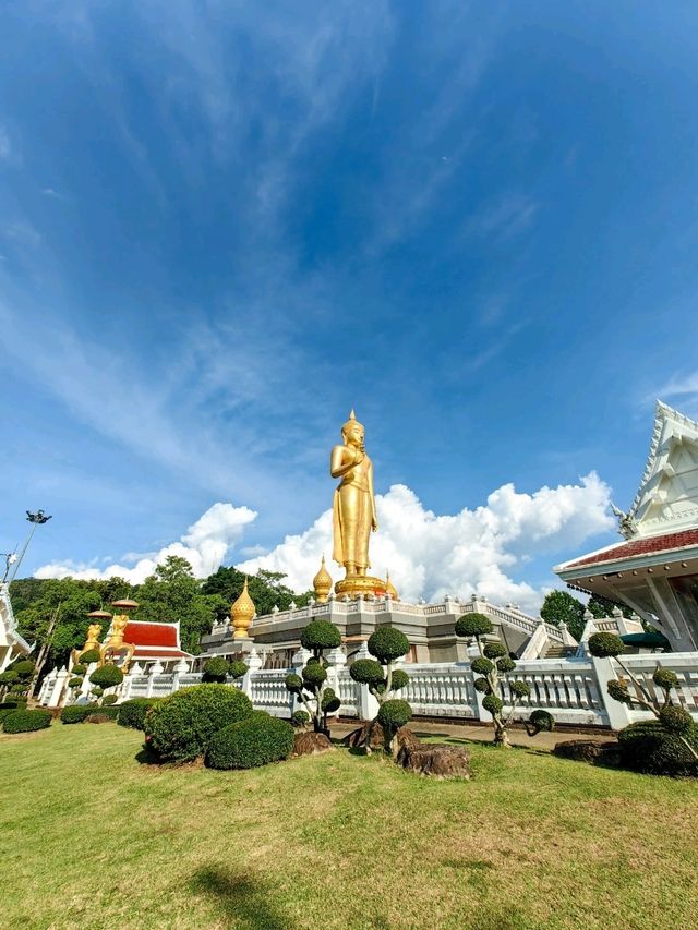 A Serene Retreat with Breathtaking Views Kor Hong Hill Temple