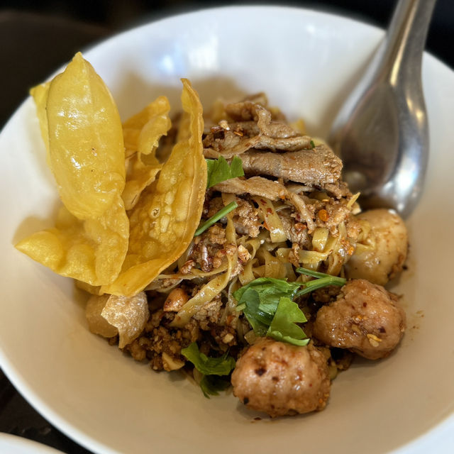 ก๋วยเตี๋ยวเยาวราช ความอร่อยที่ซ่อนอยู่ในถนนสายเก่า