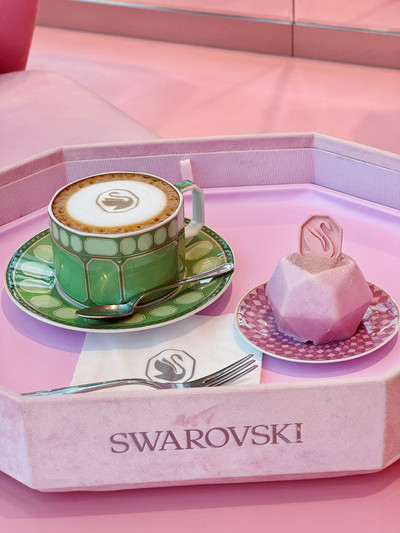 韓国🇰🇷ジュエリーのスワロフスキーカフェ🦢💎 | Trip.com ソウル