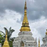 วัดพระเจดีย์ซาวหลัง พระอารามหลวง ลำปาง