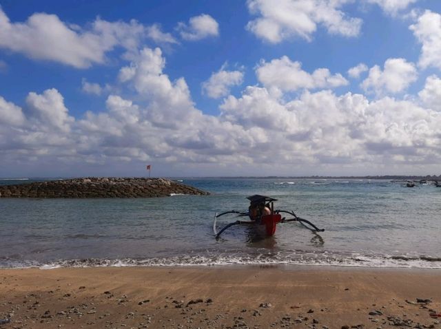 【巴釐島】Pantai Jerman海灘：蔚藍大海、雄偉雕像
