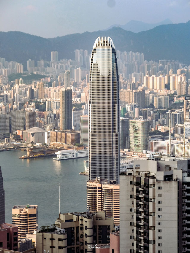 จุดชมวิวฮ่องกงหลักล้าน บนยอดเขา Victoria Peak