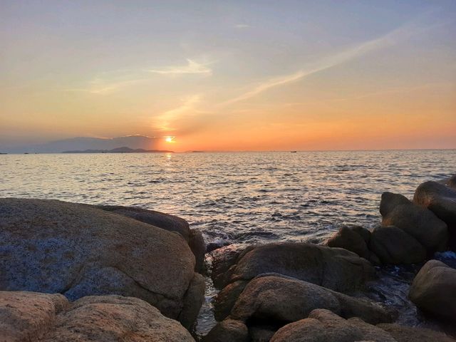在芭提雅的小眾沙灘🏖️看到一場絕美的日落美景
