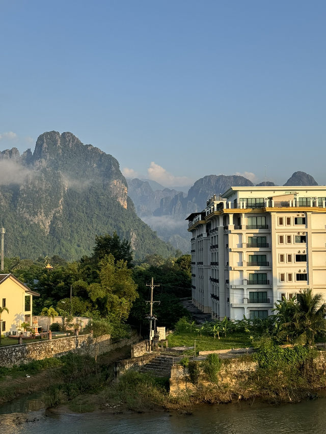 ที่พักวังเวียง | สปป.ลาว 🏡⛰️🛌💤