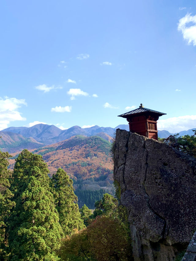 【東北×山形】東北の紅葉🍁名所  岩肌と奇石 紅葉🍁のコントラストが素晴らしい