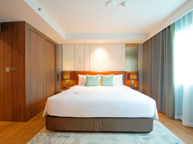 โรงแรมหรูเปิดใหม่สระว่ายน้ำสวยเอาใจสายครอบครัว