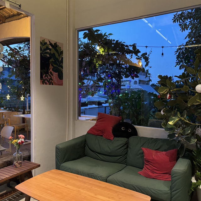 Summer Rain - Cafe & Casual Dining🍰🥤🌺