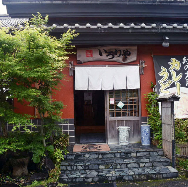 【四国】地元に愛されたうどんの名店「いろりや黒潮本店」