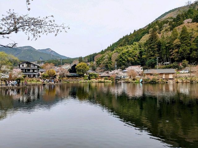 九州由布院人氣景點，仙霧夢幻的金鱗湖