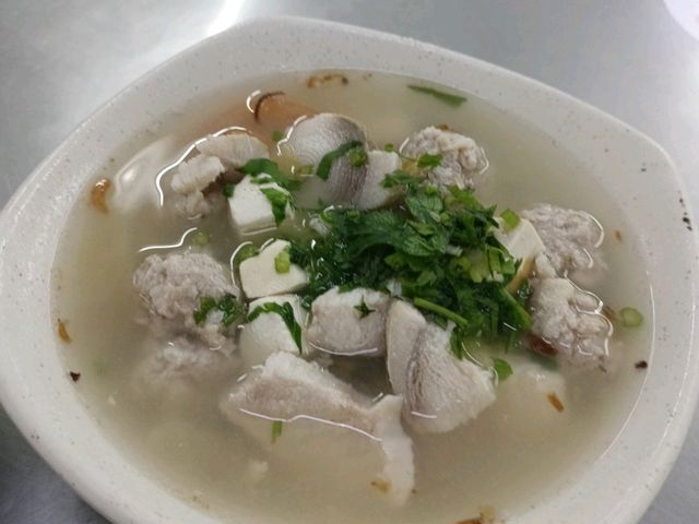 Lets Doscover Best Pork Soup located At Batupahat 