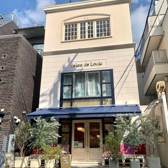 Lovely Tea Time at Salon de Louis