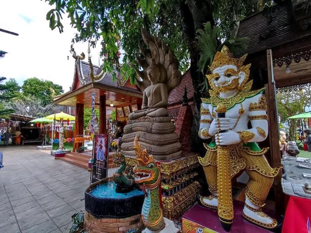 วัดสวยล้านนา ทัศนียภาพทุ่งนา ดอยภูคา อันงดงาม
