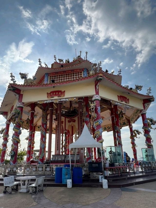 วัดเกาะลอย