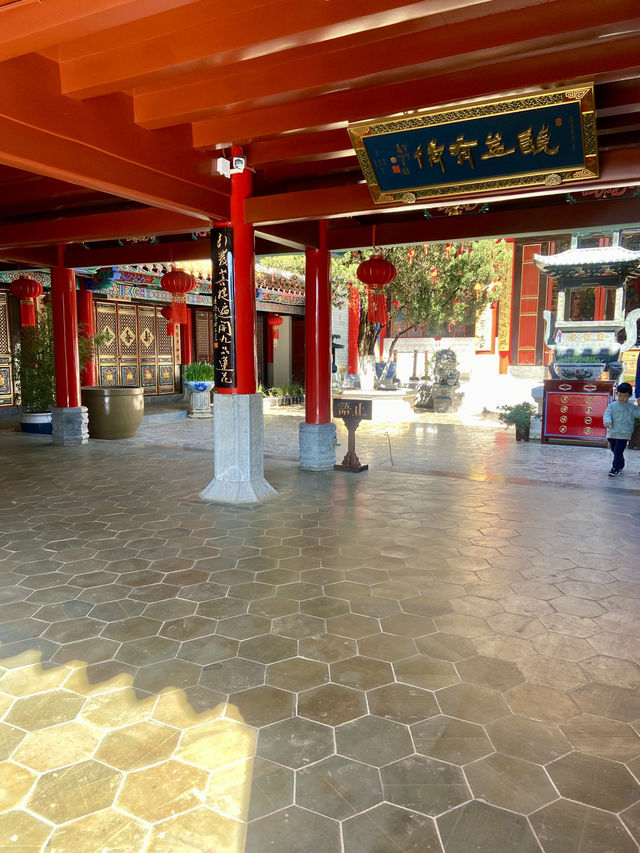 ❤️🌳綠樹紅牆琉璃瓦的雲南昆明「圓通寺」😀🪷