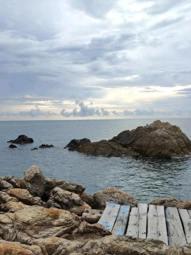 เจดีย์กลางน้ำ 🛕🌊 จันทบุรี