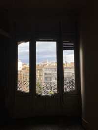 西班牙巴塞隆納｜米拉之家 Casa Milà：高第經典建築