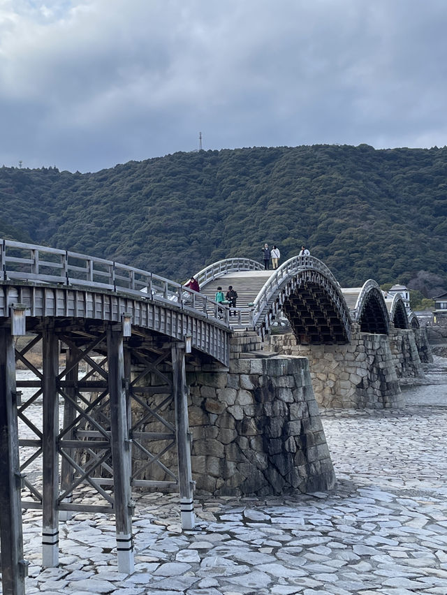 山口｜屹立逾350年 全木頭打造「不會倒的橋」岩國錦帶橋