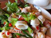 ร้านอาหารใกล้สะพานข้ามแม่น้ำแคว