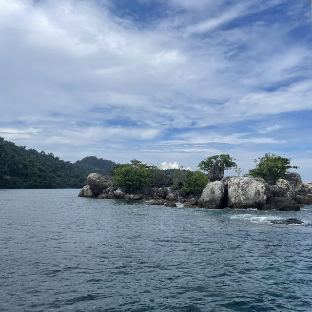 ชิลให้สุด พักใจ เกาะช้าง ไปกับวิวหลักล้าน! 🏝️