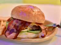 A Hidden Burger Spot Near Tokyo Skytree – Unchain Diner