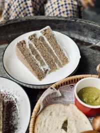 How can a coffee booth in a hostel make such good desserts?!