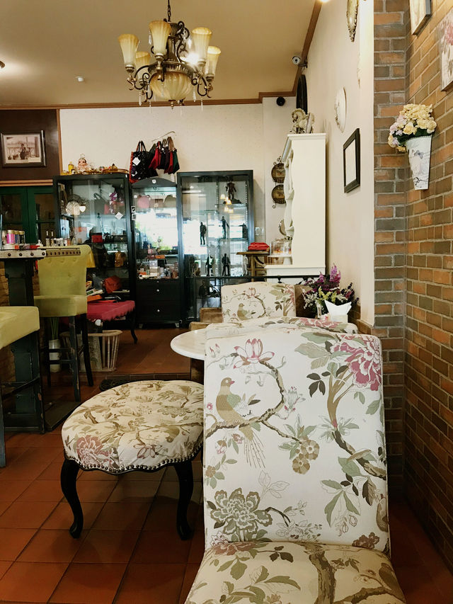 Charming Escape at L’a Mour Cafe, Hat Yai