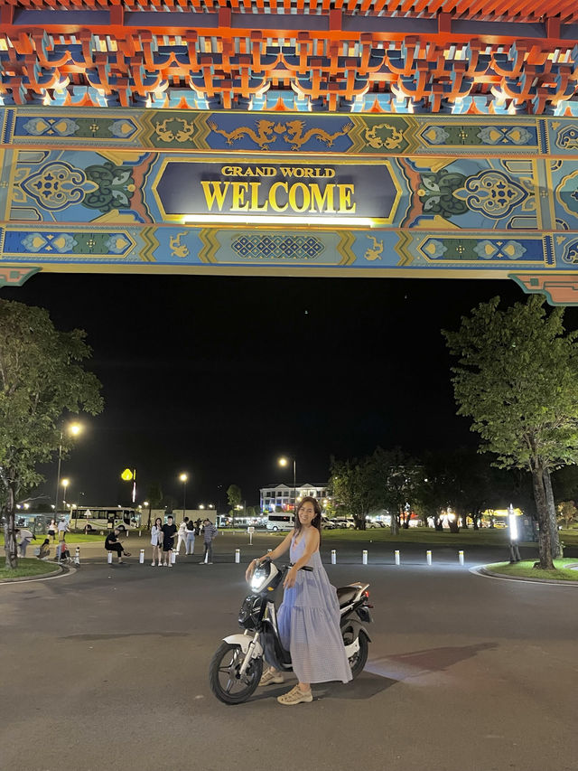 ล่องเรือชมวิว Grand World Phu Quoc 🇻🇳