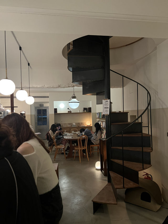 로컬들에게 더 인기많은 타이베이 감성카페 ☕️Egg Host